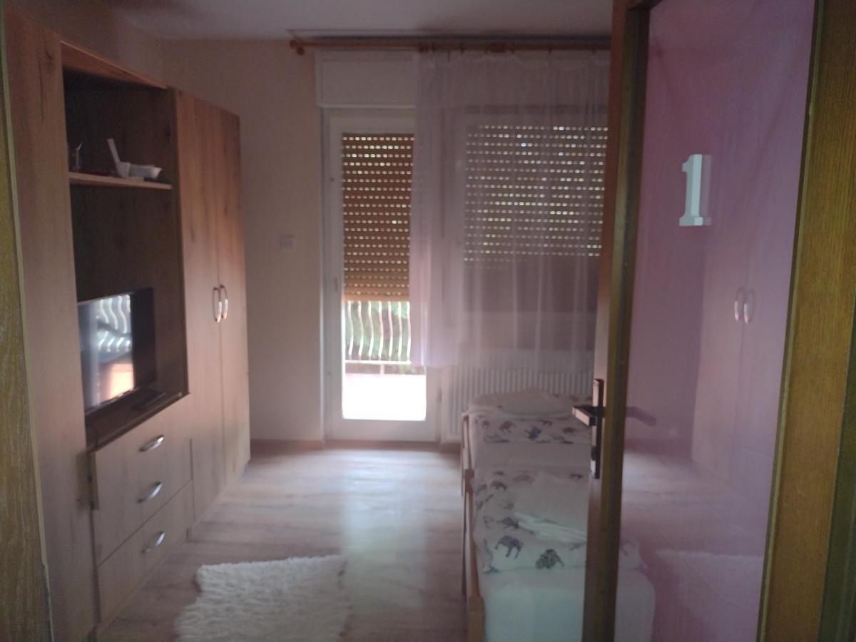 Evelin Sobe Apartment Backa Topola Luaran gambar